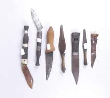 Africain : 7 petits couteaux dont : Tchokwe.