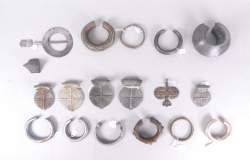 Africain : Bracelets et pendentifs majorité Afrique de l'Ouest
