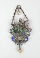 Bijou : Pendentif recto-verso en argent vermeil émaux polychromes pierres et perles - sirène assise sur 1chimère mi-lion mi-dragon - travail Autriche Hongrie 19eS