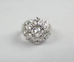 Bijou : Bague Art Deco en or blanc 18K sertie de diamants taille rose