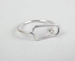 Bijou : Bague en or blanc 18K sertie d'un diamant solitaire