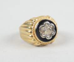 Bijou : Bague/chevalière en or jaune 18K sertie d'onyx et pierre incolore (usure)