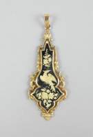 Bijou : Pendentif Napoléon III en or jaune 18K et émail noir (pt mq) décoir d'oiseau et de fleurs (pt rest)