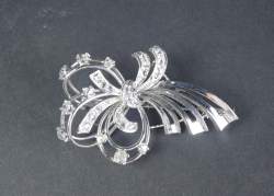 Bijou : Broche - Noeud - en or blanc 18K sertie de diamants taille rose (certains acc)
