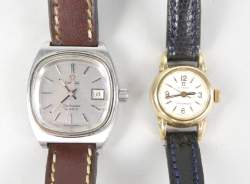 Bijou : Montre bracelet de dame OMEGA (2) : Seamaster en acier à Quartz (fonctionnement non vérifié) + Ladymatic en métal doré mvt automatique (en état)