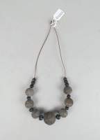 Bijou ethnique : Collier de 7 perles en argent filigrané et perles en verre probablement Indonésie Sulawesi