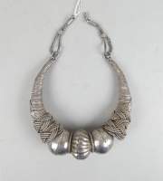 Bijou ethnique : Collier rigide en argent probablement Inde