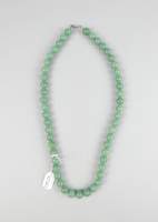 Bijou : Collier de perles probablement de jade ou aventurine verte