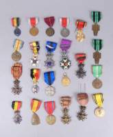 Collection : Important lot de médailles belges (+/ - 23pcs) dont : ordre de Leopold , WWII , croix de guerre