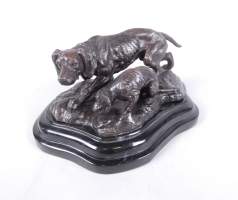 Sculpture: Bronze à patine brune (acc queue) -Chienne et son petit en chasse- si