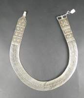 Bijou ethnique: Ceinture articulée en partie en argent avec incrustations d'imit