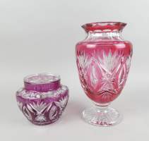 Verrerie : (2pcs) Vase sur pied en cristal taillé Val Saint Lambert H : 27cm + pique - fleurs marqué en relief Val St Lambert
