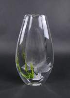 Verrerie : Vase en verre décor de poisson et inclusions de verre de couleurs signé LINDSTRAND Vicke