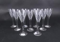 Verrerie : 9 verres à liqueur gravés GIII (le Roi GUSTAVE III) (1746 - 1792)