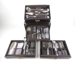 Argenterie : Ménagère 12 couverts en métal argenté CHRISTOFLE modèle - Marly - dont 9 couverts de service dans coffret d'origine