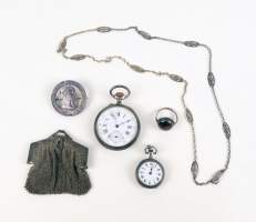 Bijou : Sac de bal , collier , bague perle en bois et piece de monnaie transformée en broche tt en argent +2 montres de gousset à remontoir dbl cuv en argent (ds et en l'ét