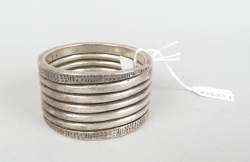 Bijou ethnique : Bracelet jonc en alliage d'argent bas titre probablement Birmanie