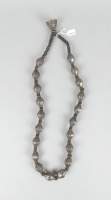 Bijou ethnique : Collier de perles en alliage d'argent fourré probablement Népal