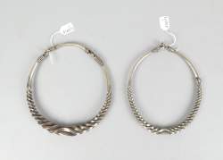 Bijou ethnique : 2 Colliers en métal torsadé probablement Miao Hmong