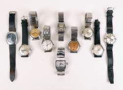 Bijou : Montre bracelet d'homme métal argenté / acier mvt à remontoir (10) (En état) (usures)