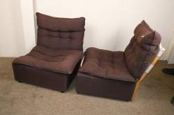Meuble : Paire de chauffeuses Vintage (pt taches , déchirure) assise et dossier en tissu armature en bois