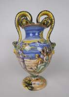 Céramique: Vase en faïence (egr) dans le goût de URBINO anses de serpents décor