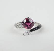 Bijou: Bague en platine et émail noir sertie d'une tourmaline d'env. 1,94cts set