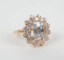 Bijou: Bague en or jaune 18K sertie de diamants pour env. 1,22cts P: 4,3g TDD: 5