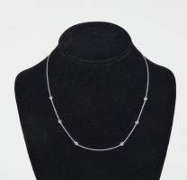 Bijou: Collier en or blanc 18K serti de 6 diamants pour env.0,30cts P: 2,9g L: 4