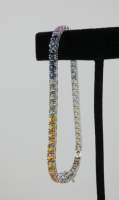 Bijou: Bracelet en or blanc 14K serti de 57 saphirs de couleurs en dégradé pour