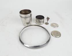 Argenterie : divers objets en argent (6pcs) dont : gobelet , rond de serviette , statuette