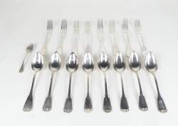 Argenterie : Couverts en argent (17pcs) la plupart avec armoirie du Tir National de Belgique