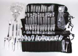Argenterie : Ménagère 12 couverts (état neuf) CHRISTOFLE modèle Perles en métal argenté dont 7 couverts de service (98pcs)
