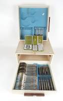Argenterie : Partie de ménagère CHRISTOFLE en métal argenté modèle Perles (50pcs)