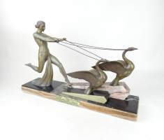 Sculpture Art déco en métal patiné - femme et 2 cygnes - signé LIMOUSIN Jacques