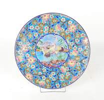 Céramique : Grand plat en émaux polychrome LONGWY décor de fleurs et réserve avec hérons rehaussé à la main