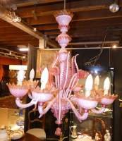 Luminaire : Important Lustre en verre soufflé de Murano à 8 bras de lumières à décor de végétaux