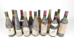 Vin : 13 bt de vin rouge et blanc dont : Gevrey - Chambertin 1995 , Côte de Beaune Villages 1994 , 3 Pommard Rugiens 1989 (sans capsule) , Htes Côtes de nuits 1995 (sans capsule).
