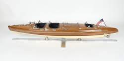 Objet : Maquette de bateau (mqe) - Chris Craft / Runabout - en bois sur support chromé