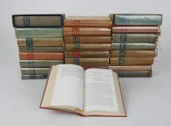 Livre : 25 livres , bibliothèque de la pléiade , NRF dont : Alain propos , Saint Exupéry , Platon Oeuvres complètes.