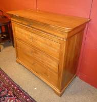 Meuble : Commode Louis Philippe en merisier milieu 19eS