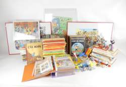 BD : Important lot univers Tintin Hergé dont : Temple soleil EO B3 , Marché lune EOB11 , Coke stock EOB24 , Figurines et Avion Moulinsart , autocollants.