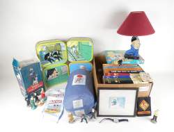 BD : Lot univers Tintin , HERGE dont : Archives Hergé 1/2/3 et 4 , plusieurs BD , lampe , sac de couchage , boites...