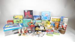 BD : Important lot univers BD Astérix , Lucky Luke , Gaston , Marsupilami. dont : figurines , fèves , boites , BD , Schtroumpf , figurines Star Wars