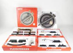Jouet : Train FLEISCHMANN HO (5 sets) : 6152 Pont tournant motorisé , 4885 avec locomotive , voitures voyageurs et wagons , 5597(2) , 6345 (incomplet) (En Boite)