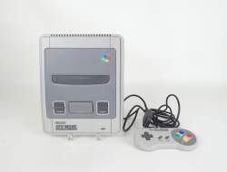 Jouet : Console SUPER NINTENDO Entertainement System avec sa manette (non testée)
