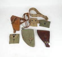 Militaria : lot divers Holster/ Etui pour pistolet et porte - chargeur en Web (5pces)
