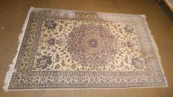 tapis d'Orient noué main NAIN (taches)
