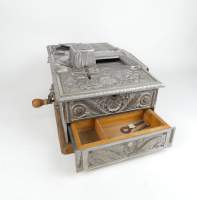 Objet : Caisse enregistreuse de la marque National (KASSA Martin) tiroir à sonnerie et monnayeur en bronze nickelé