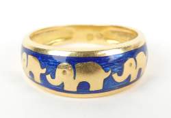 Bijou : Bague en or jaune 18K et émaux bleus frise d'éléphants